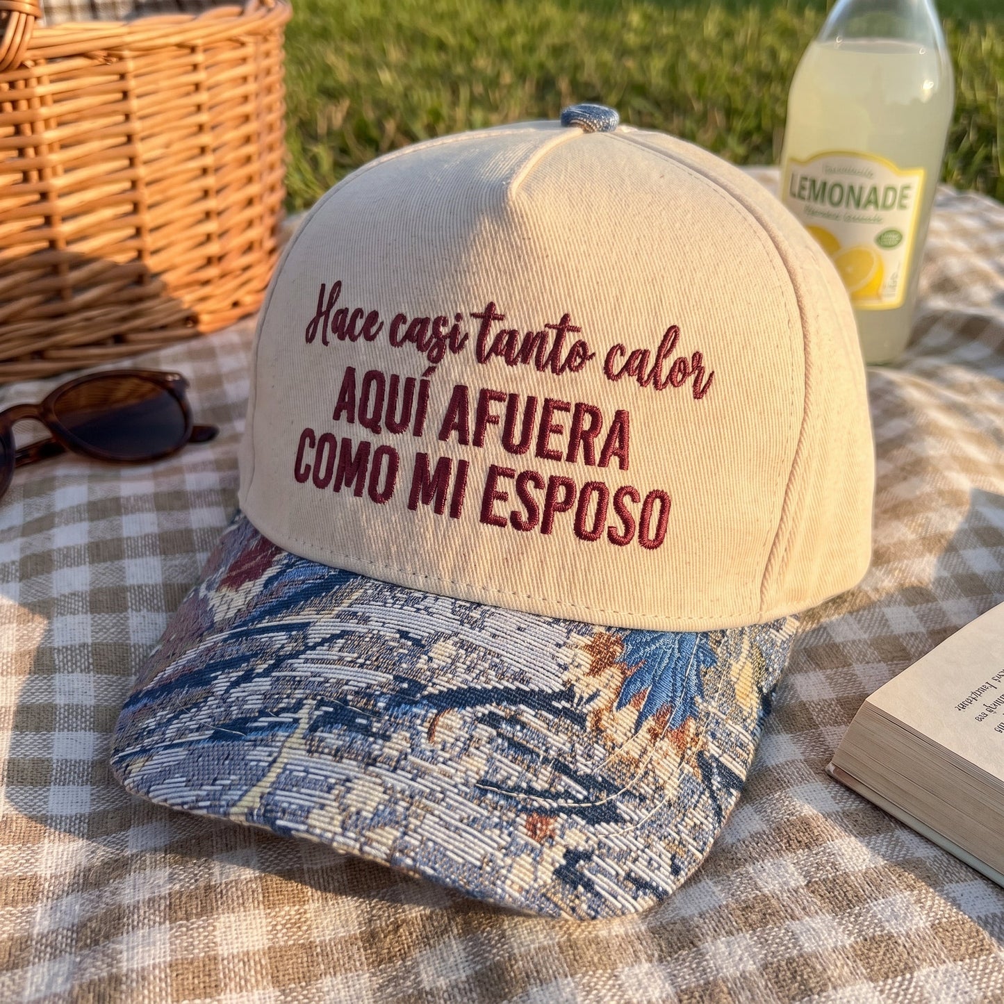 Aquí Afuera Como Mi Esposo FLoral Hat